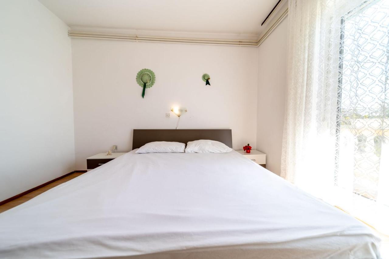Apartmani Bozica Barbat na Rabu ภายนอก รูปภาพ
